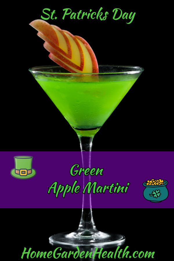 St. Patricks Day 2019 Green Apple Martini cocktail #stpatricksday #stpatricksdaycocktail #stpatricksdaymartini
