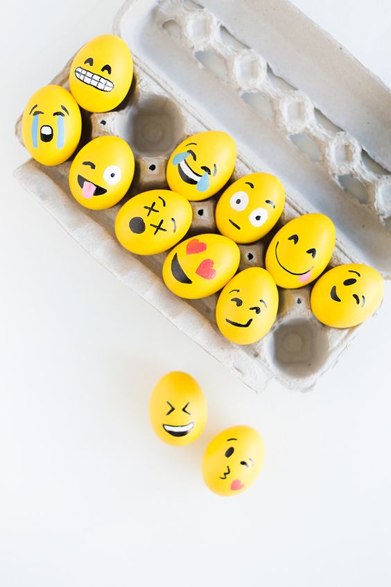 Top Ten Egg Decorating Ideas For Kids this Easter! Super cute emoji faces, your kids will love finding these on an egg hunt. #Easter #Eastereggdecorating #Eastereggs