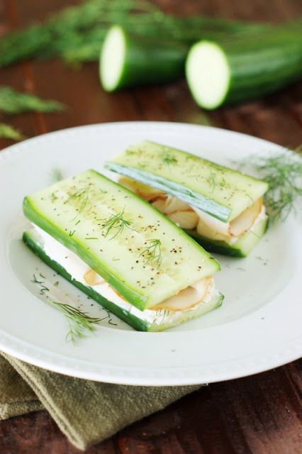 Low-Carb Smoked Turkey & Cucumber "Sandwiches" (No bread) - These low carb cucumber appetizers are simply Turkey and Cucumber sandwiches, but we use cucumber slices instead of bread! a much healthier alternative! quick and easy to prepare. #cucumberappetizers #appetizers