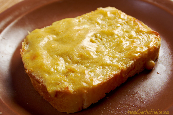 Welsh Rarebit is seriously quick and easy to make, mouthwatering comfort food#welshrarebit #cheeseontoast #toastedcheese