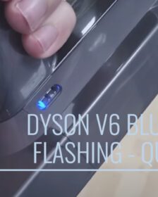 flashing blue light dyson v6